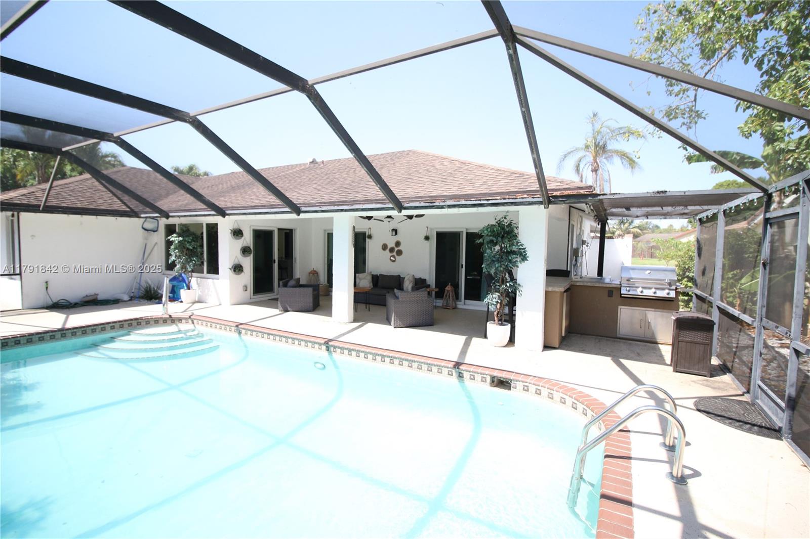 SOUTH SHORE 4 OF WELLINGT - Residential