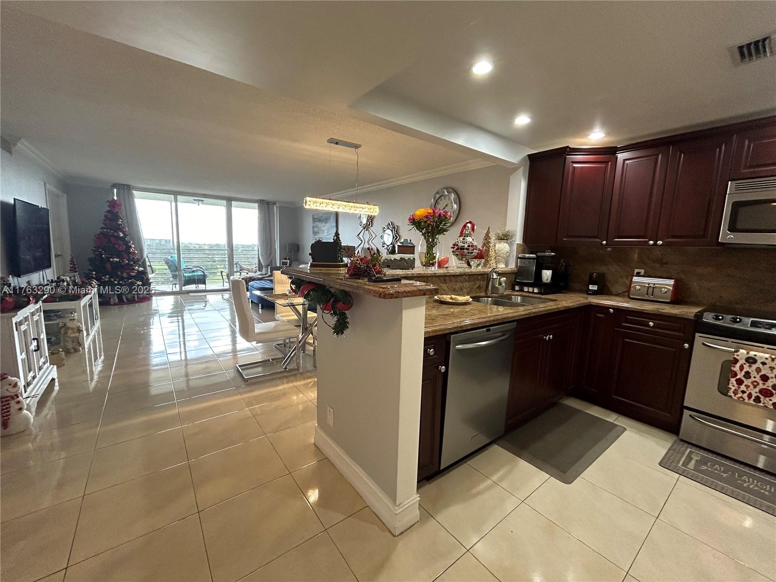 Property for Sale at 3520 Oaks Way 1010, Pompano Beach, Broward County, Florida - Bedrooms: 3 
Bathrooms: 2  - $425,000