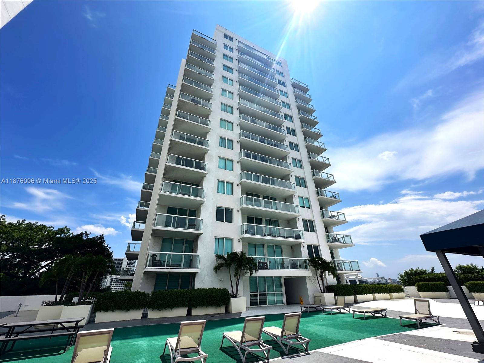 Spacious 1BD/1BA condo at Terrazas Riverpark Village! Enjoy a modern kitchen with stainless steel appliances, in-unit washer & dryer, and a huge private balcony with stunning water views. Resort-style amenities include a gym, community pool, and secure building access. Conveniently located near Downtown, Brickell, and major highways. Do not miss the opportunity to live in one of Miamis most desirable riverfront communities. Definitely a must-see!