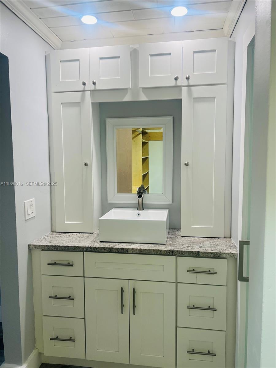 THE LAKES - Residential Lease