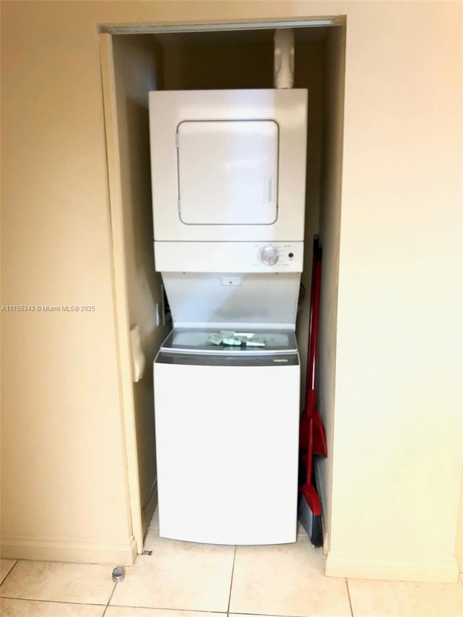 OCEAN POINT BEACH CLUB CO - Residential Lease
