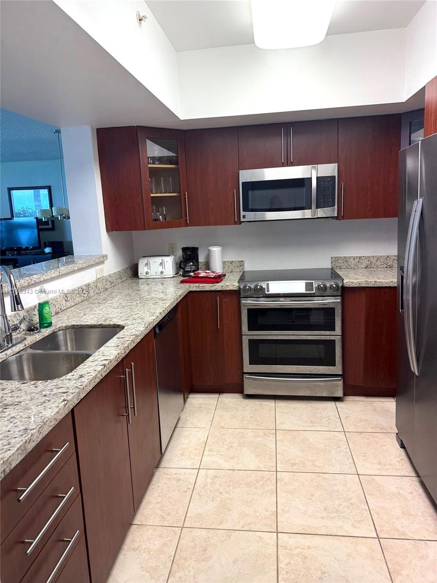 OCEAN POINT BEACH CLUB CO - Residential Lease