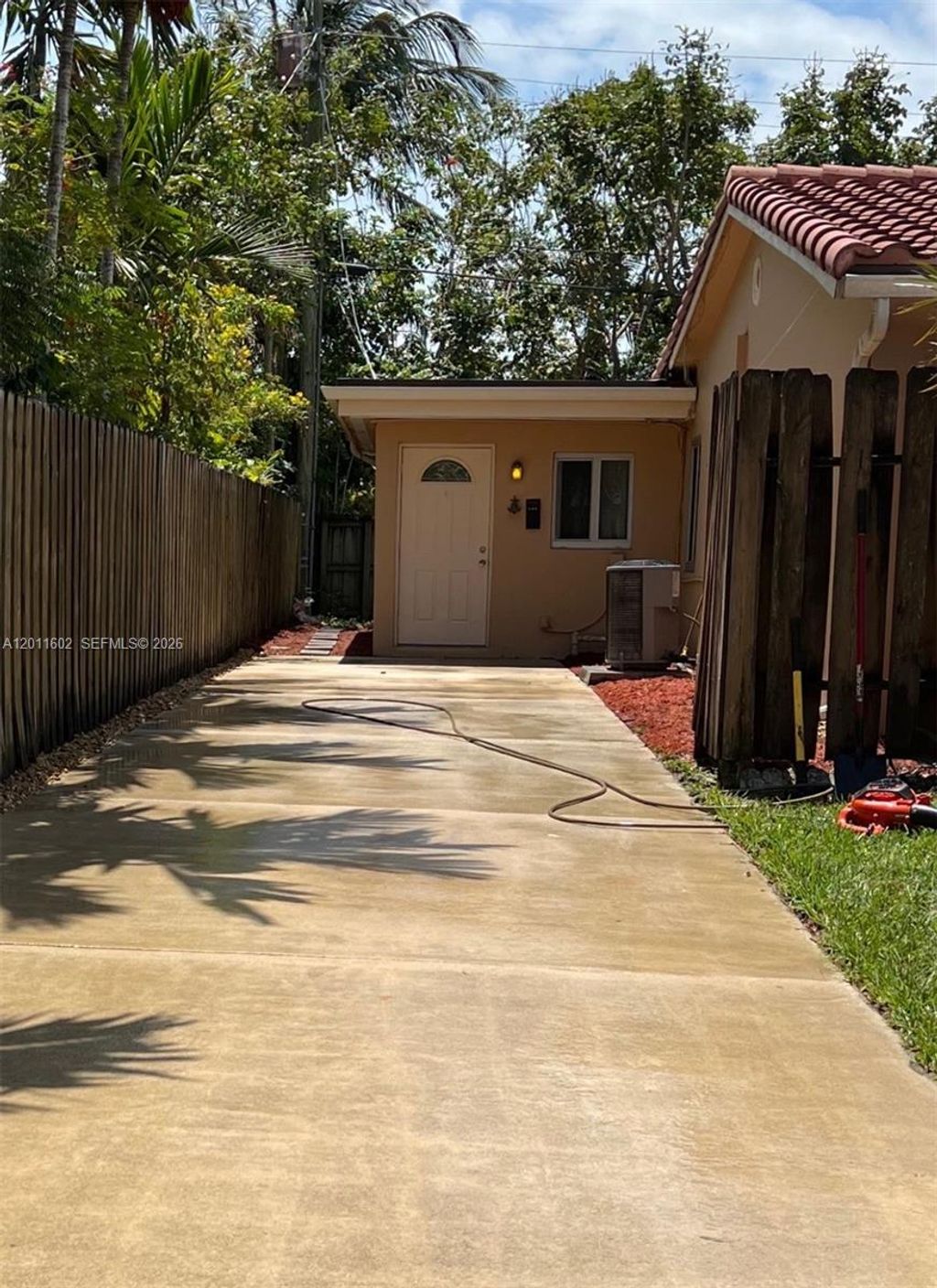 Photo of 40 SE 8th St, Dania Beach, FL 33004 (MLS # A12011602)