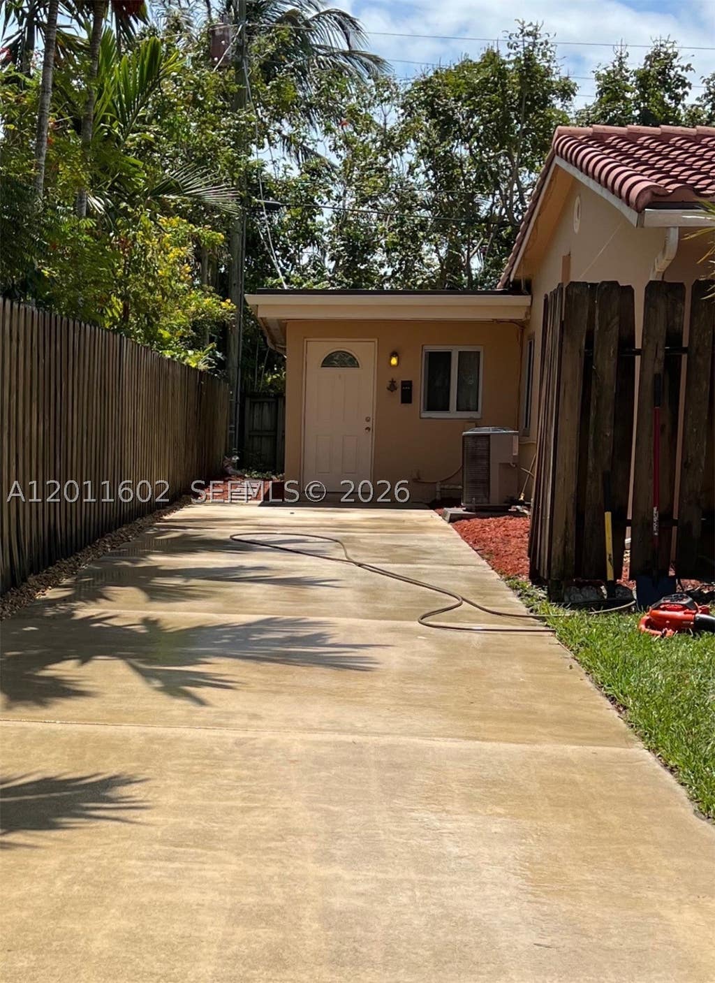 Photo of 40 SE 8th St, Dania Beach, FL 33004 (MLS # A12011602)