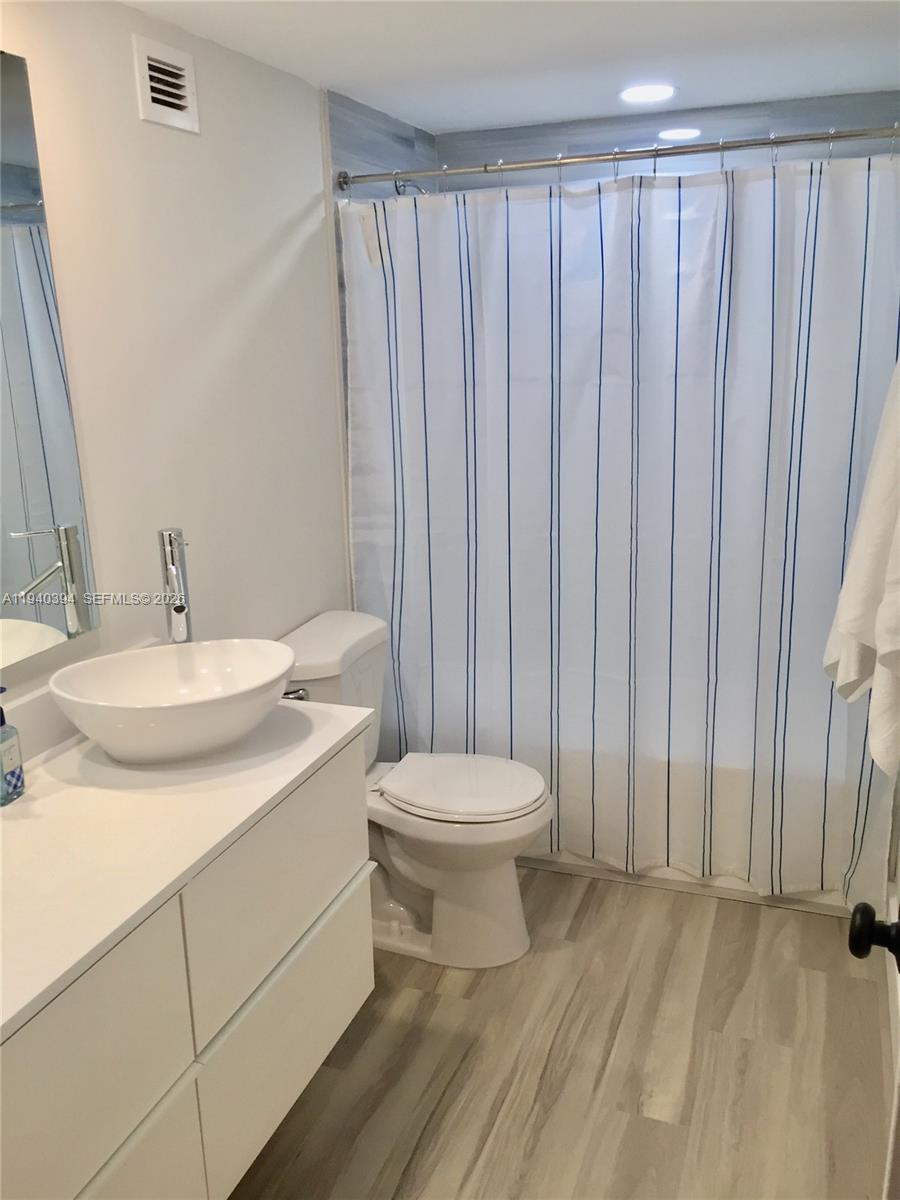 6039 Collins Ave 509