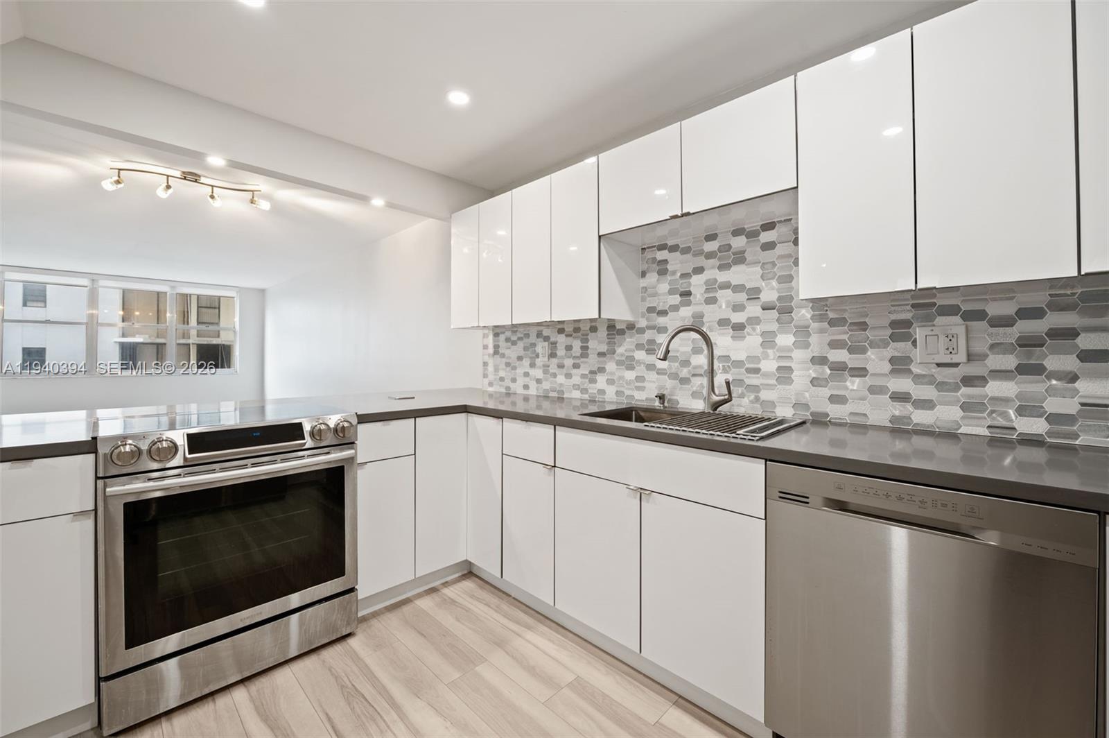 6039 Collins Ave 509