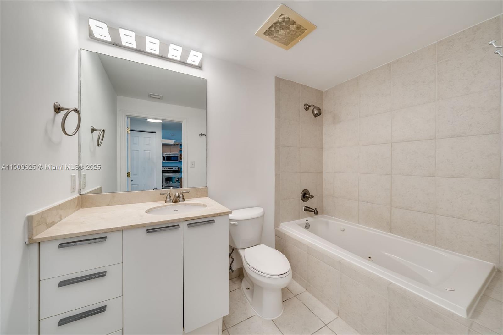 HOLLYWOOD STATION RES CON - Residential Lease