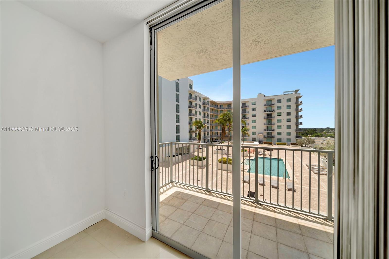 HOLLYWOOD STATION RES CON - Residential Lease