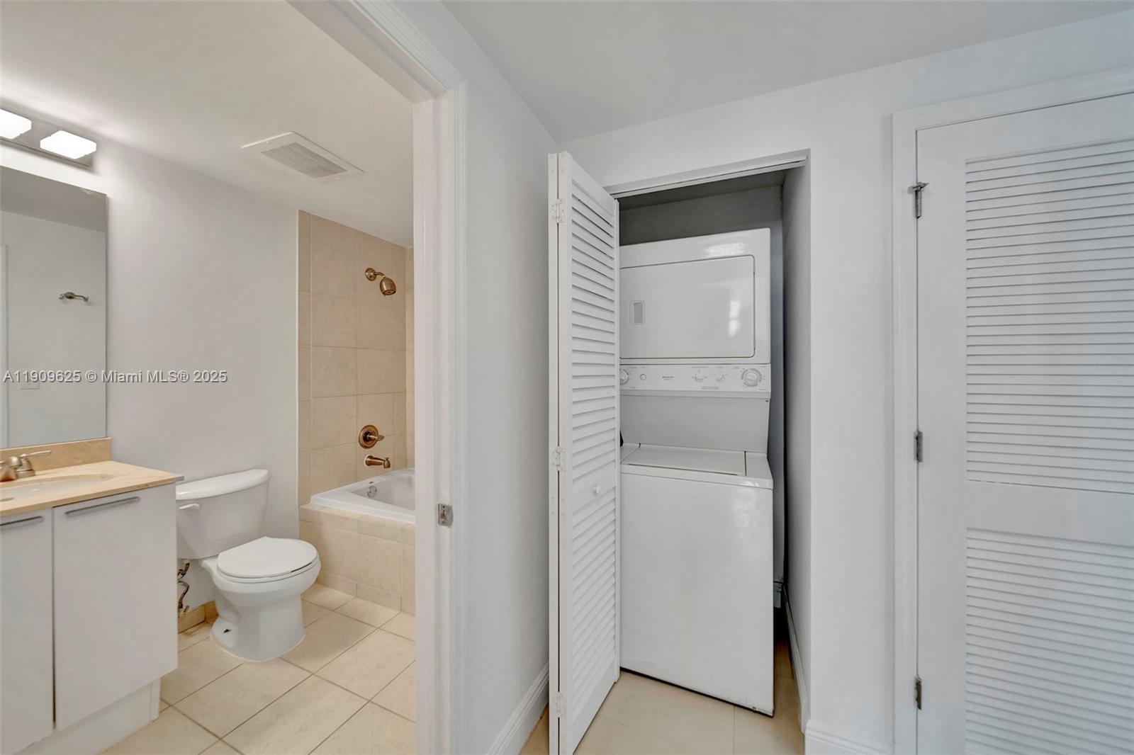 HOLLYWOOD STATION RES CON - Residential Lease