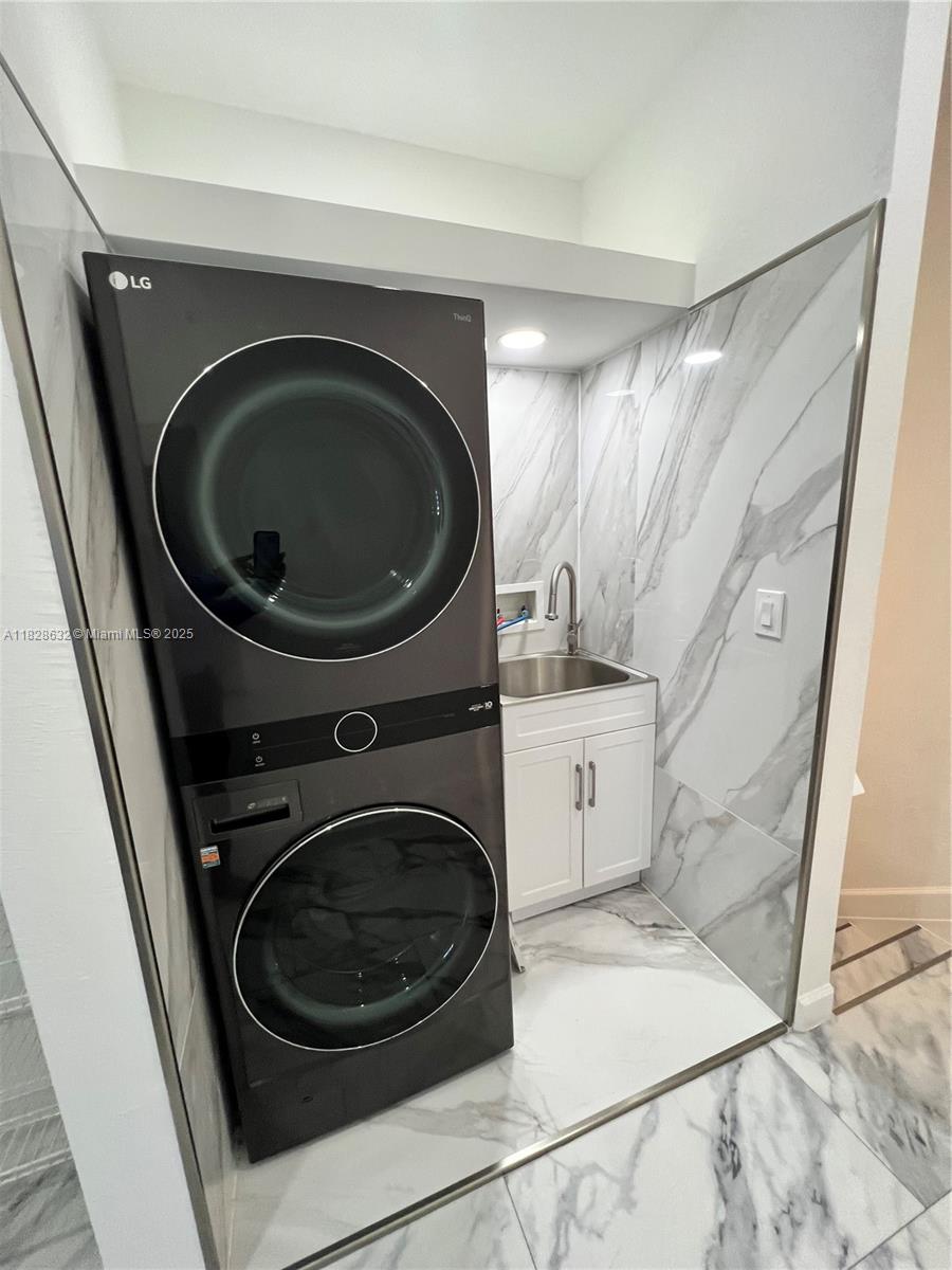 COCO PALM VILLAS - Residential Lease