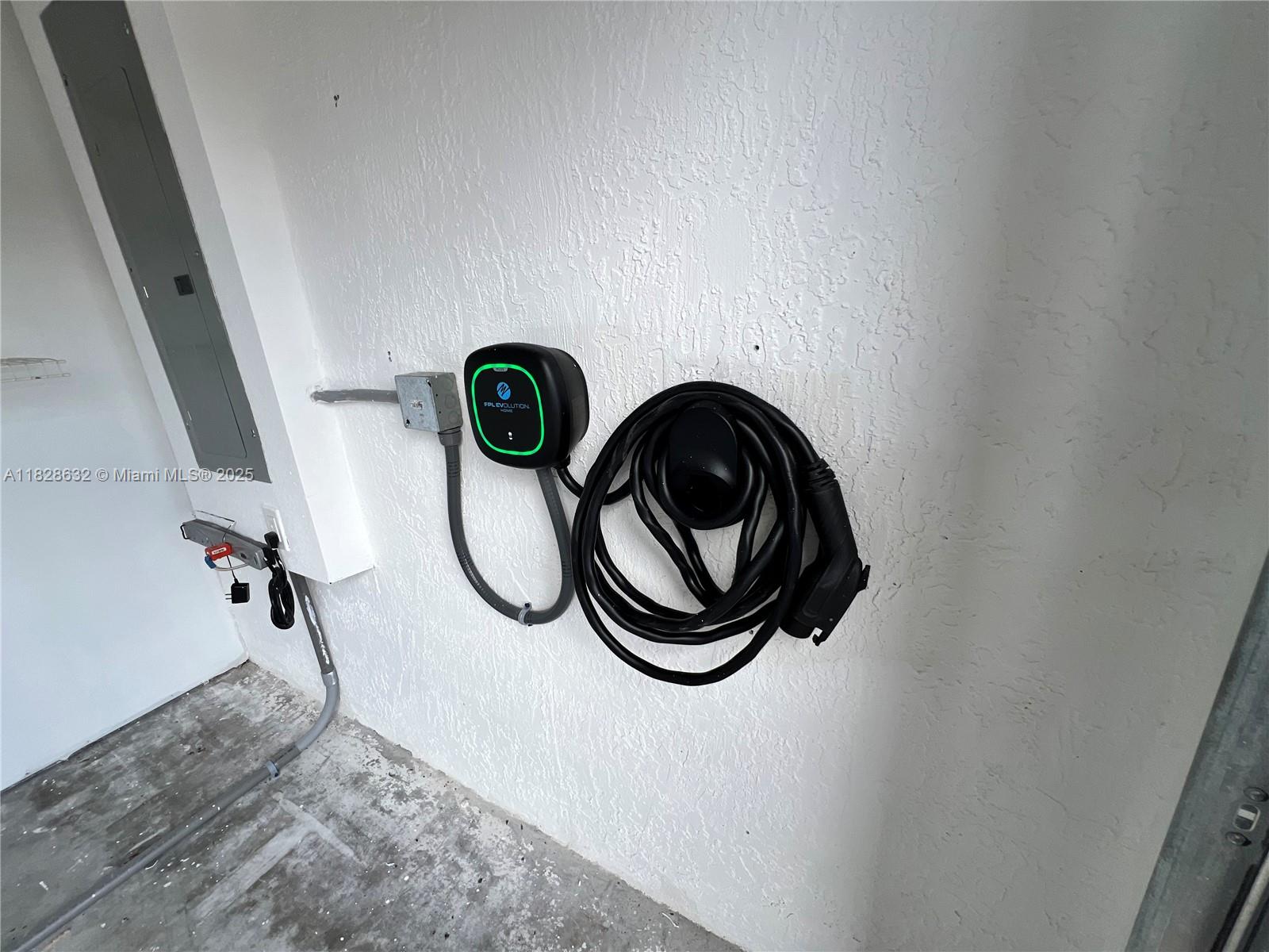 COCO PALM VILLAS - Residential Lease