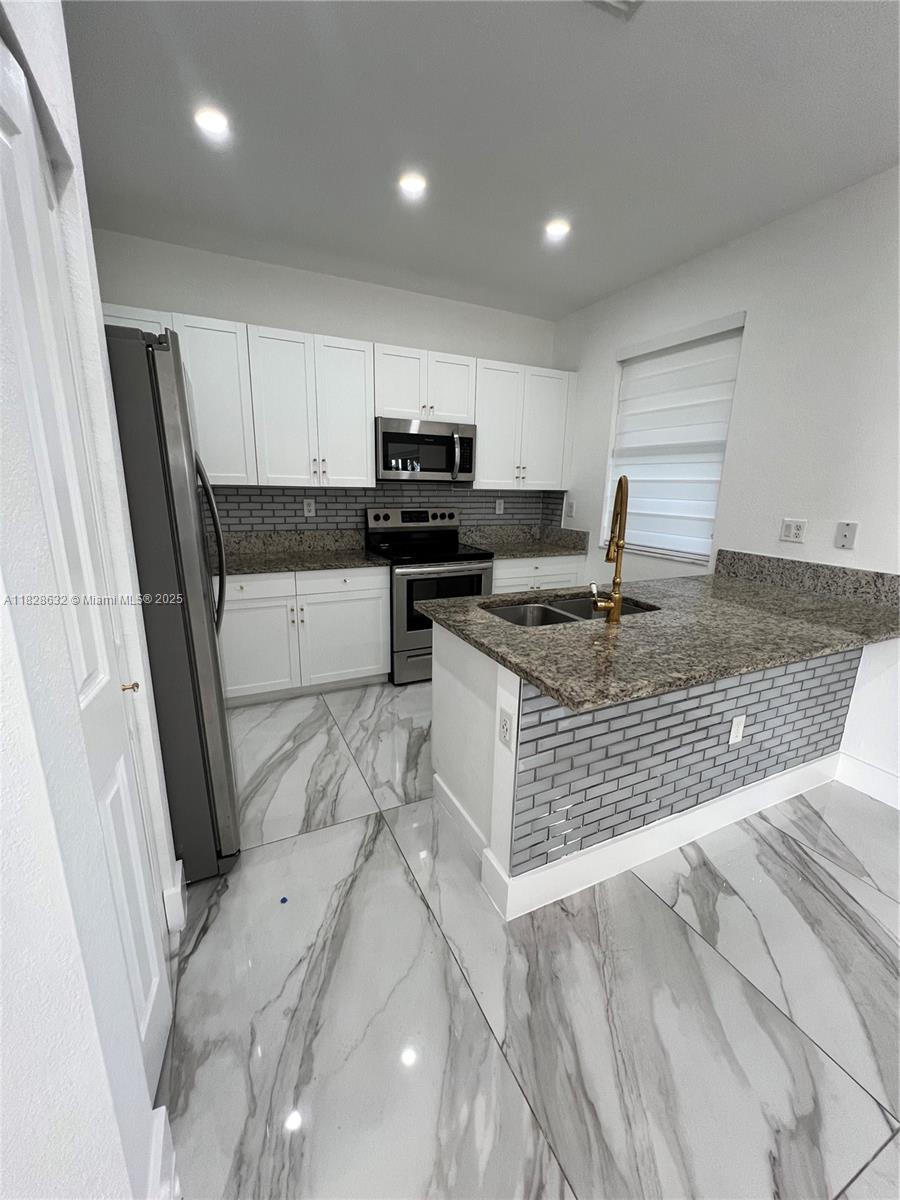 11370 SW 254th Ter 11370