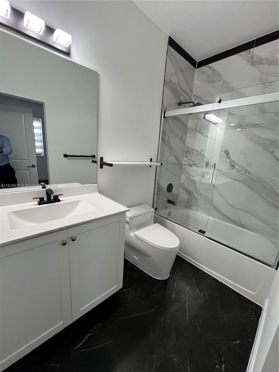 COCO PALM VILLAS - Residential Lease