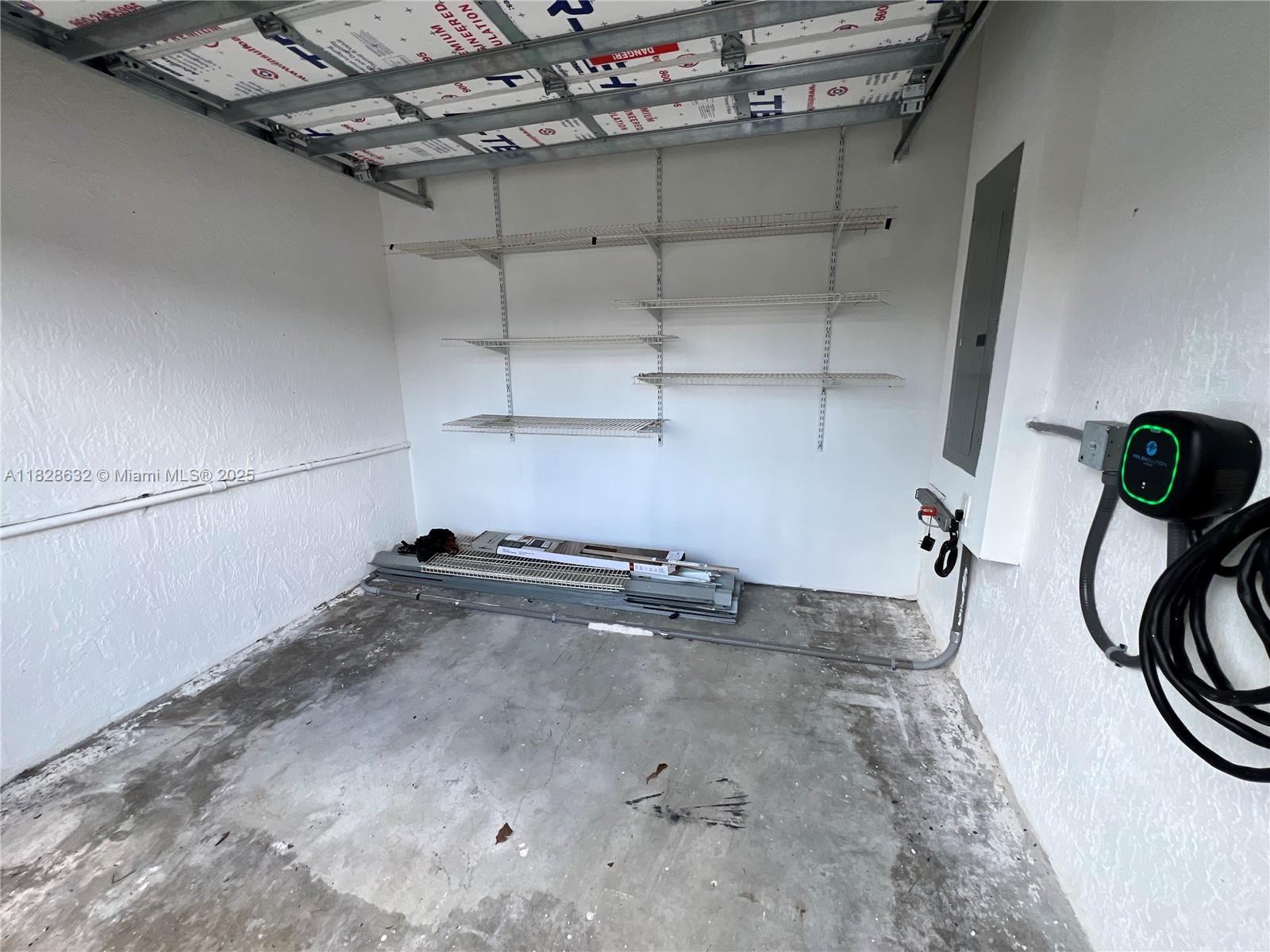 COCO PALM VILLAS - Residential Lease