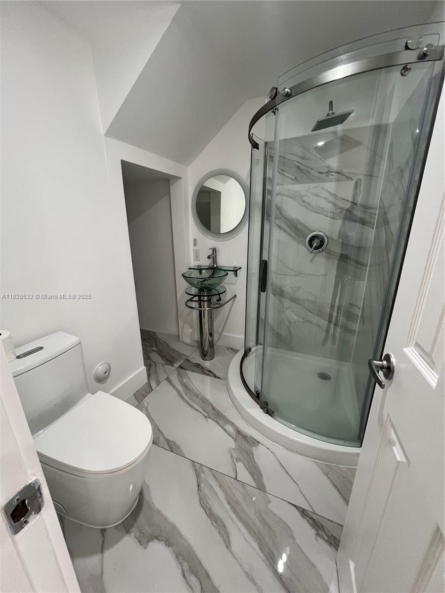 COCO PALM VILLAS - Residential Lease