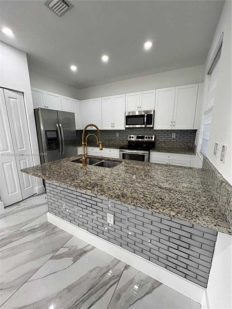 11370 SW 254th Ter 11370