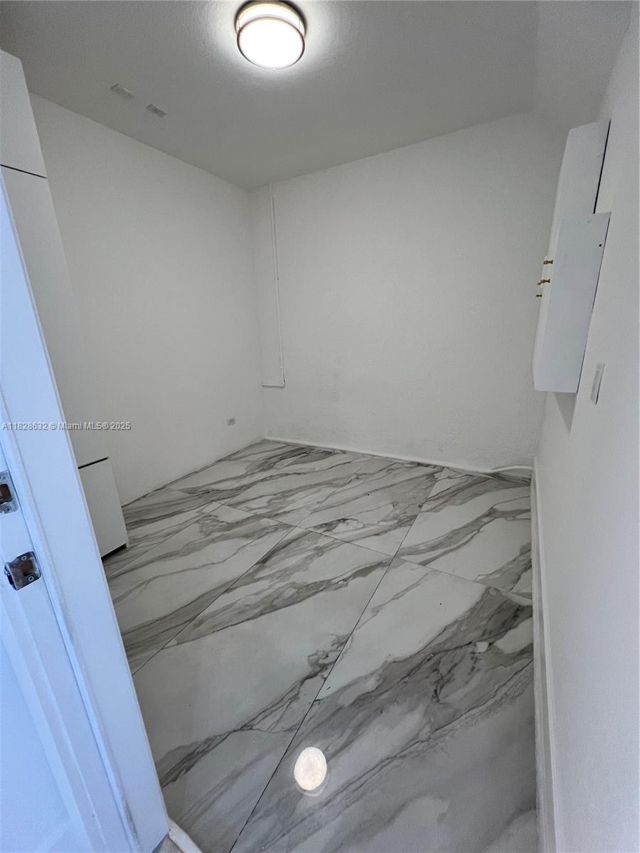 COCO PALM VILLAS - Residential Lease