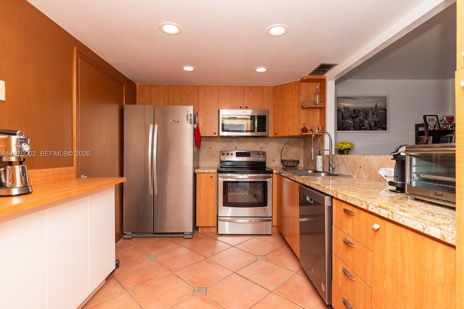 ADMIRAL TOWERS CONDO - Residential