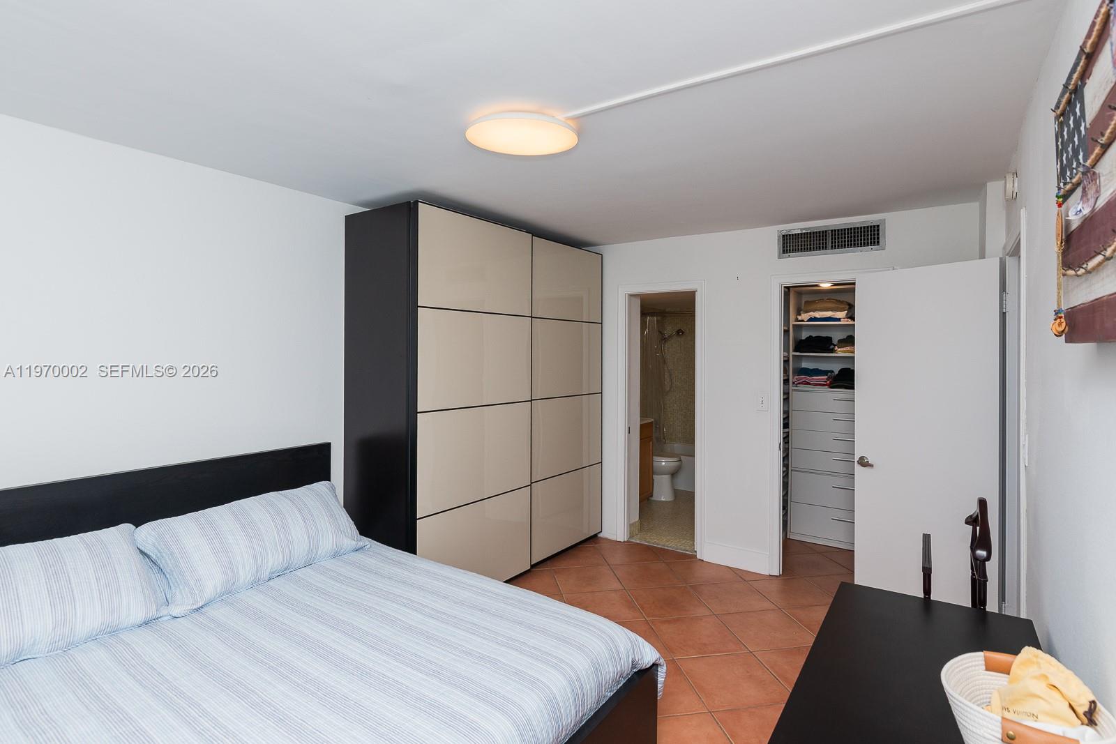 ADMIRAL TOWERS CONDO - Residential