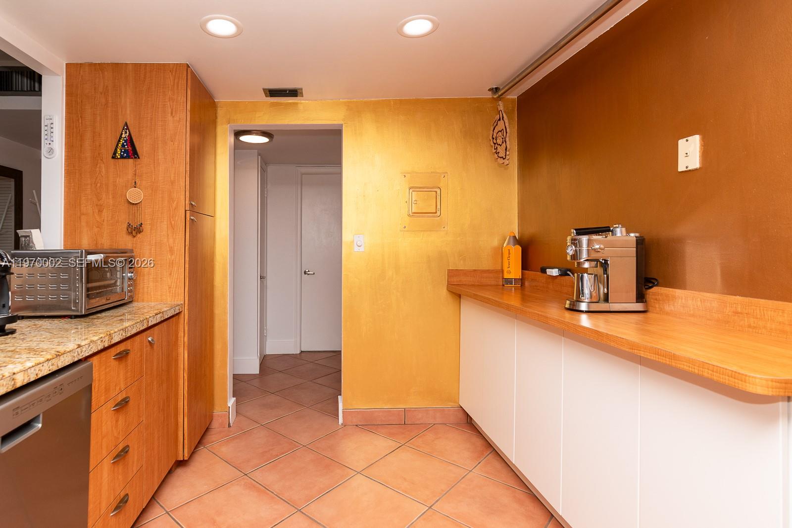 ADMIRAL TOWERS CONDO - Residential