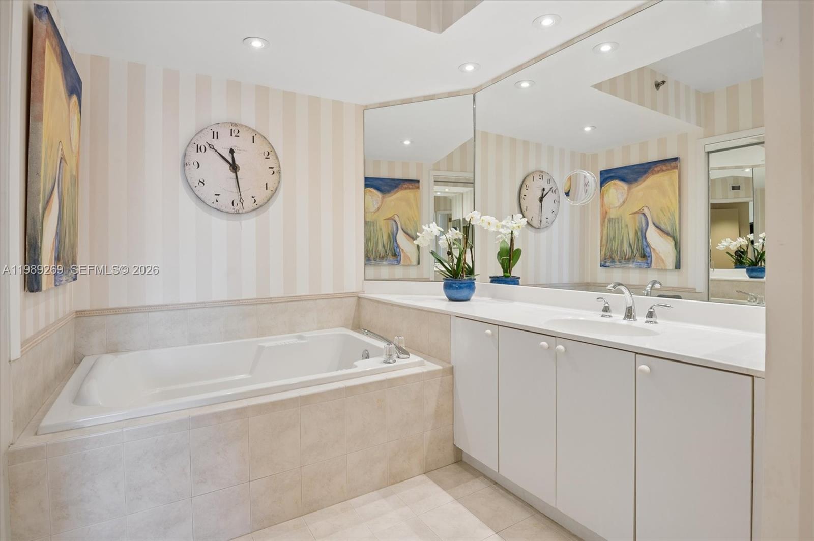 THE LANDMARK CONDO - Residential