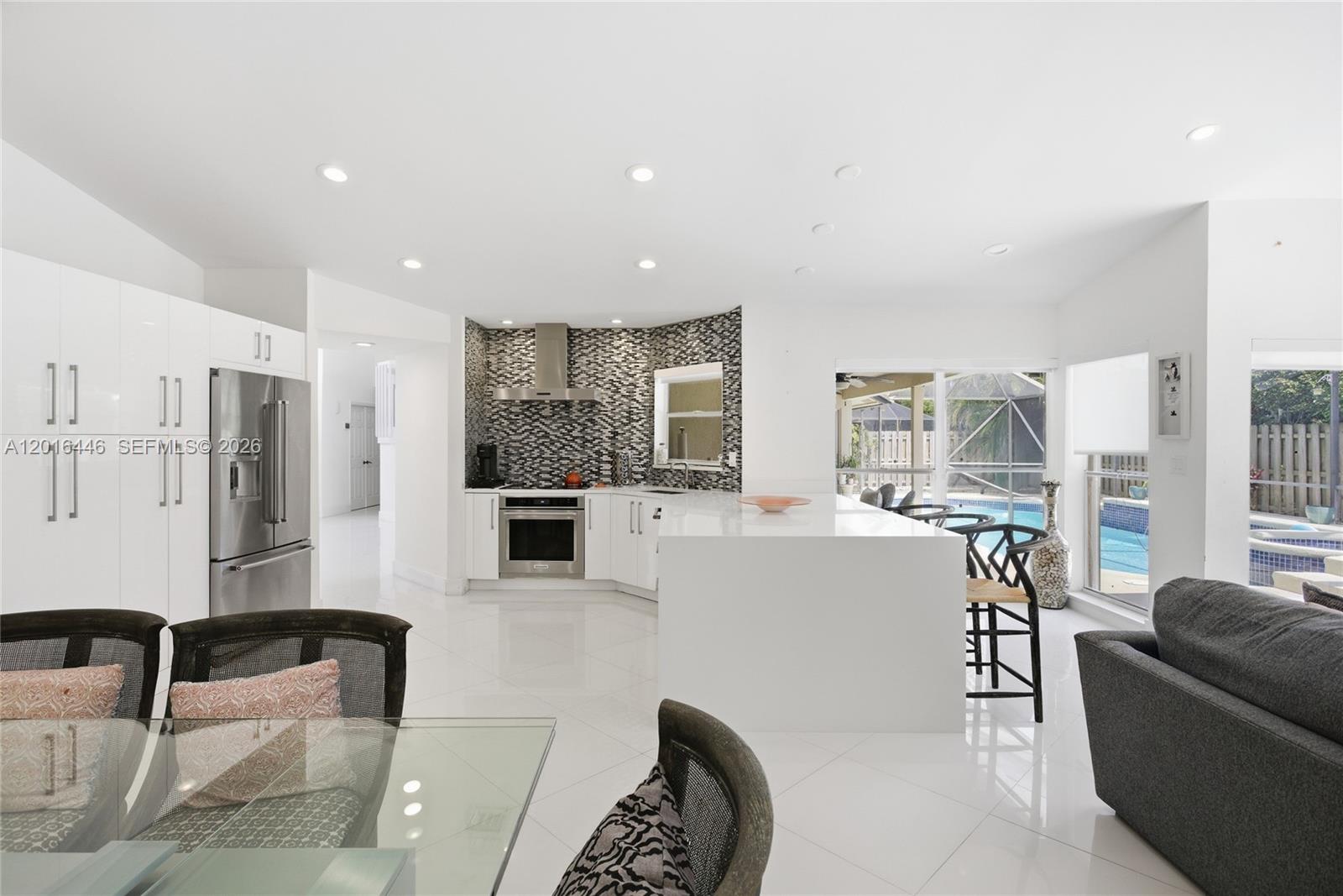 WEST BOCA LAKE - Residential