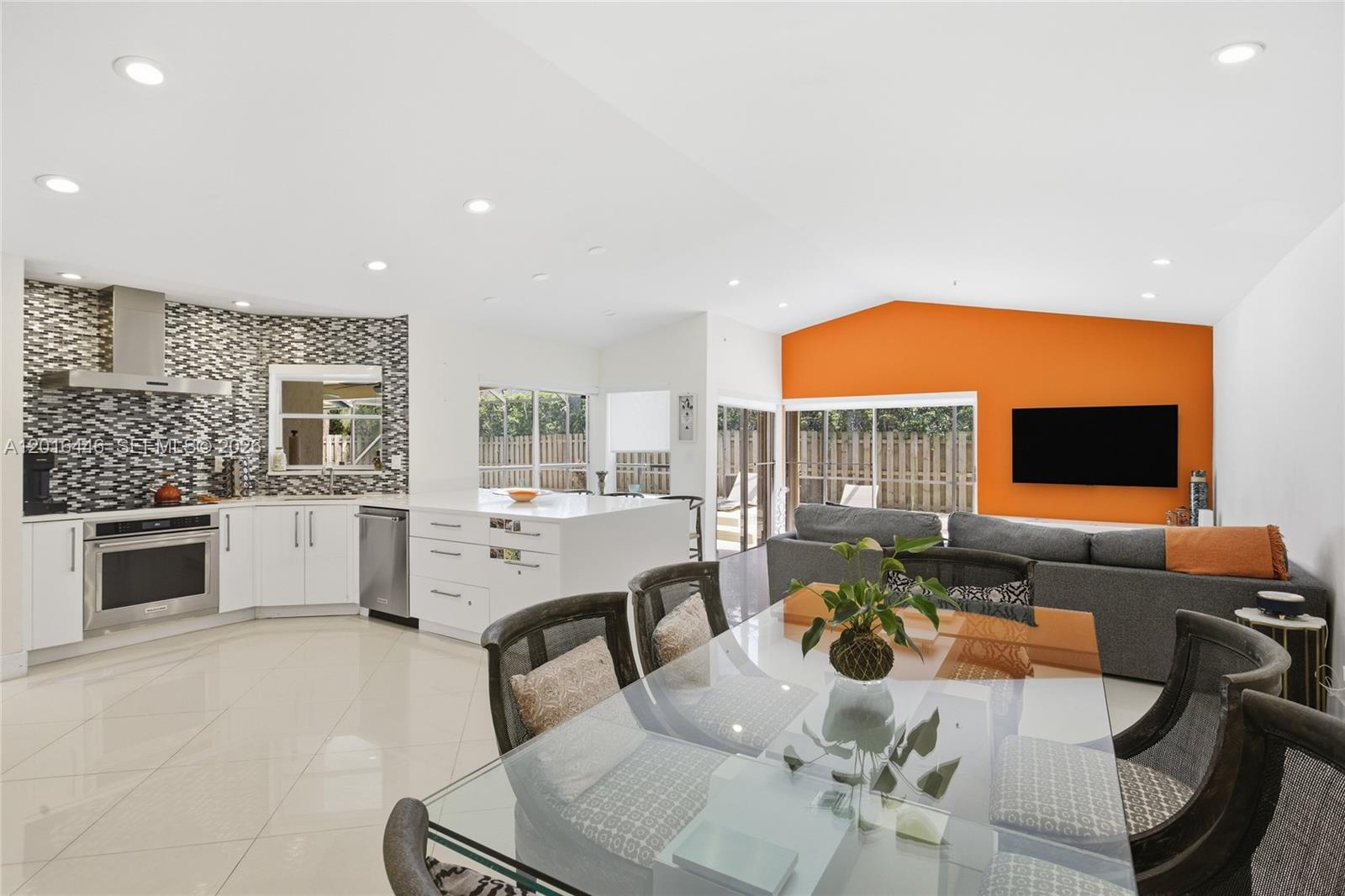 WEST BOCA LAKE - Residential