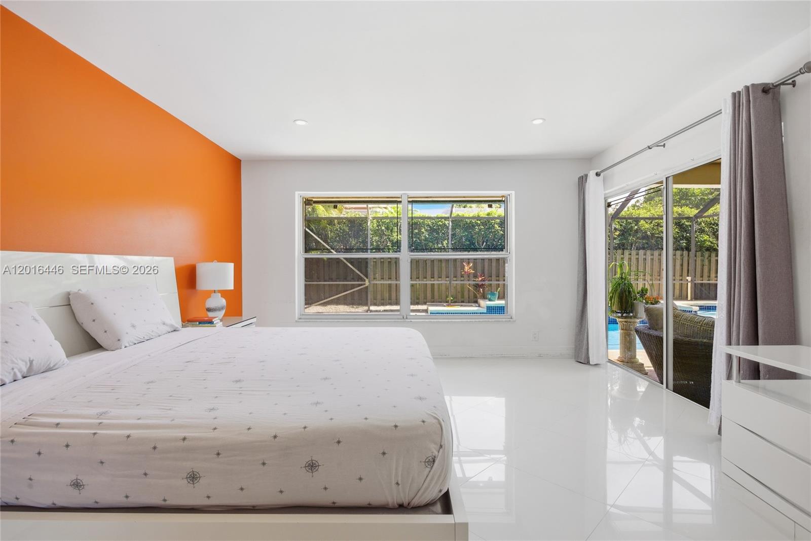 WEST BOCA LAKE - Residential