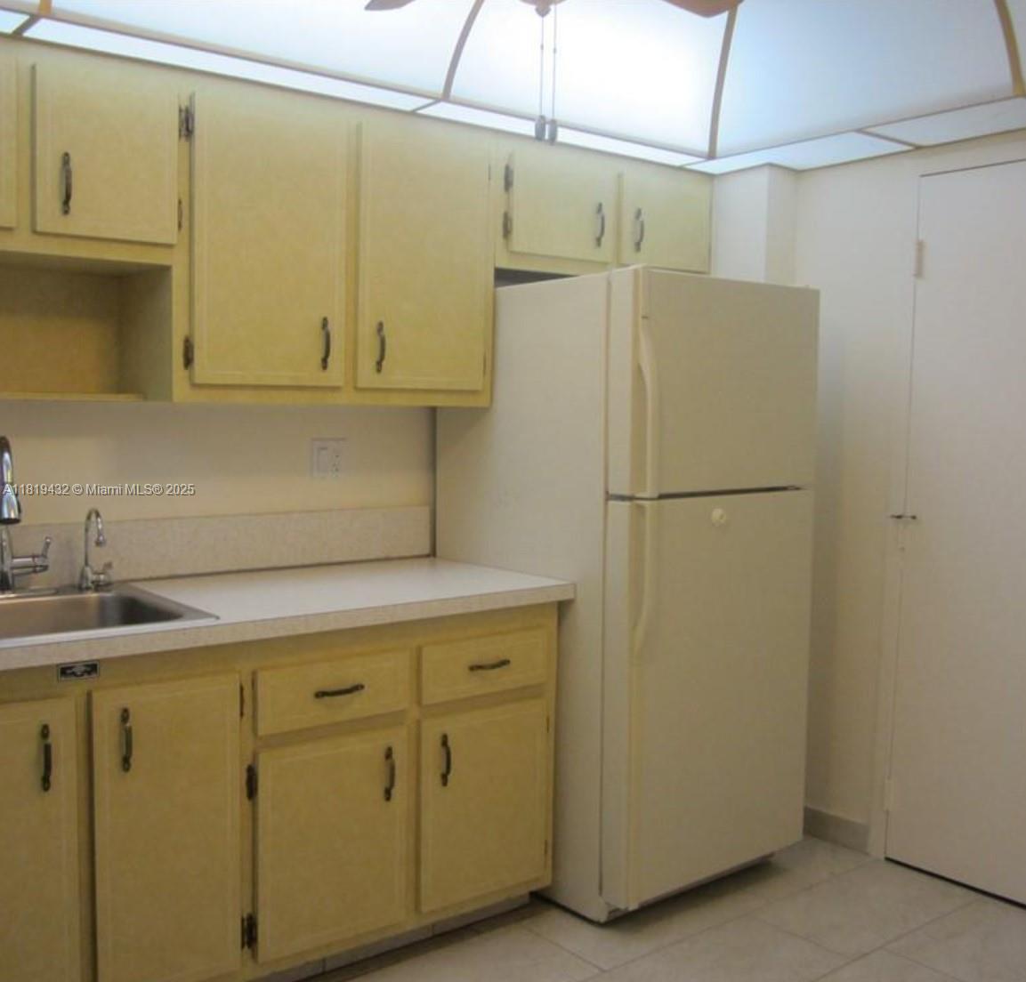 THREE HORIZONS SOUTH COND - Residential