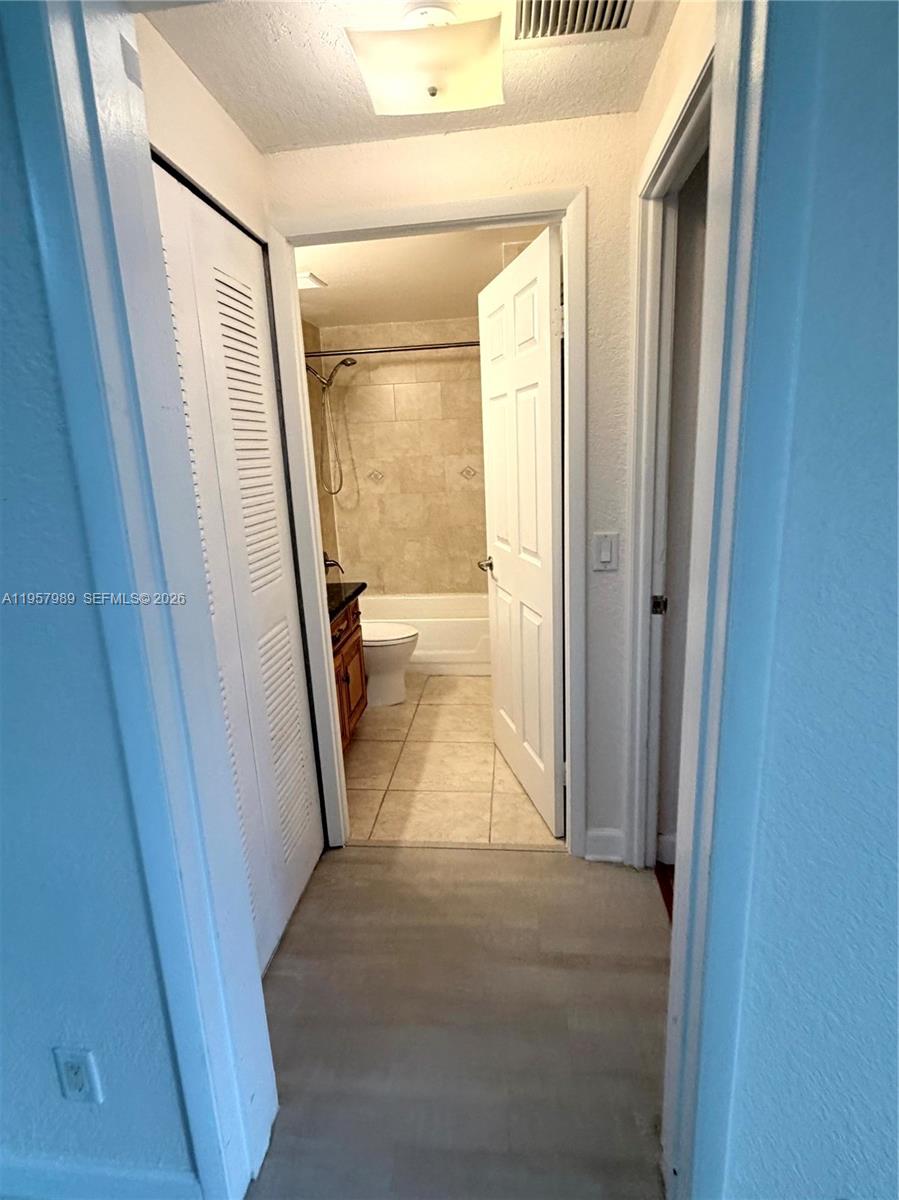 SOUTHGATE VILLAS CONDO - Residential Lease