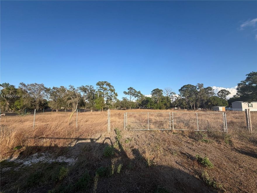 Exceptional 1.25-acre fenced lot in Montura Ranches Community situated in Clewiston's growing neighborhood, ready for your country lifestyle. No HOA and animals allowed in this rural residential area. Bring your dreams and enjoy the space and freedom of country living. NO FLOOD ZONE OR WETLANDS! Buyer to do due diligence.