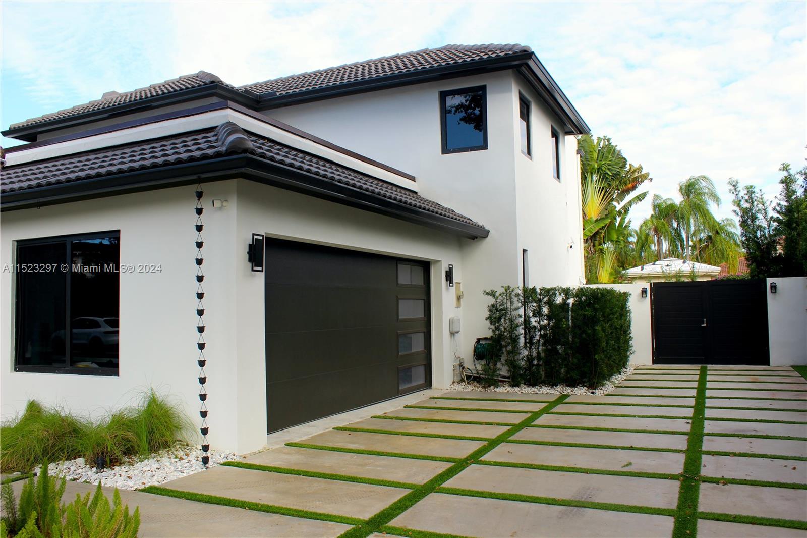 DORAL ESTATES - Residential