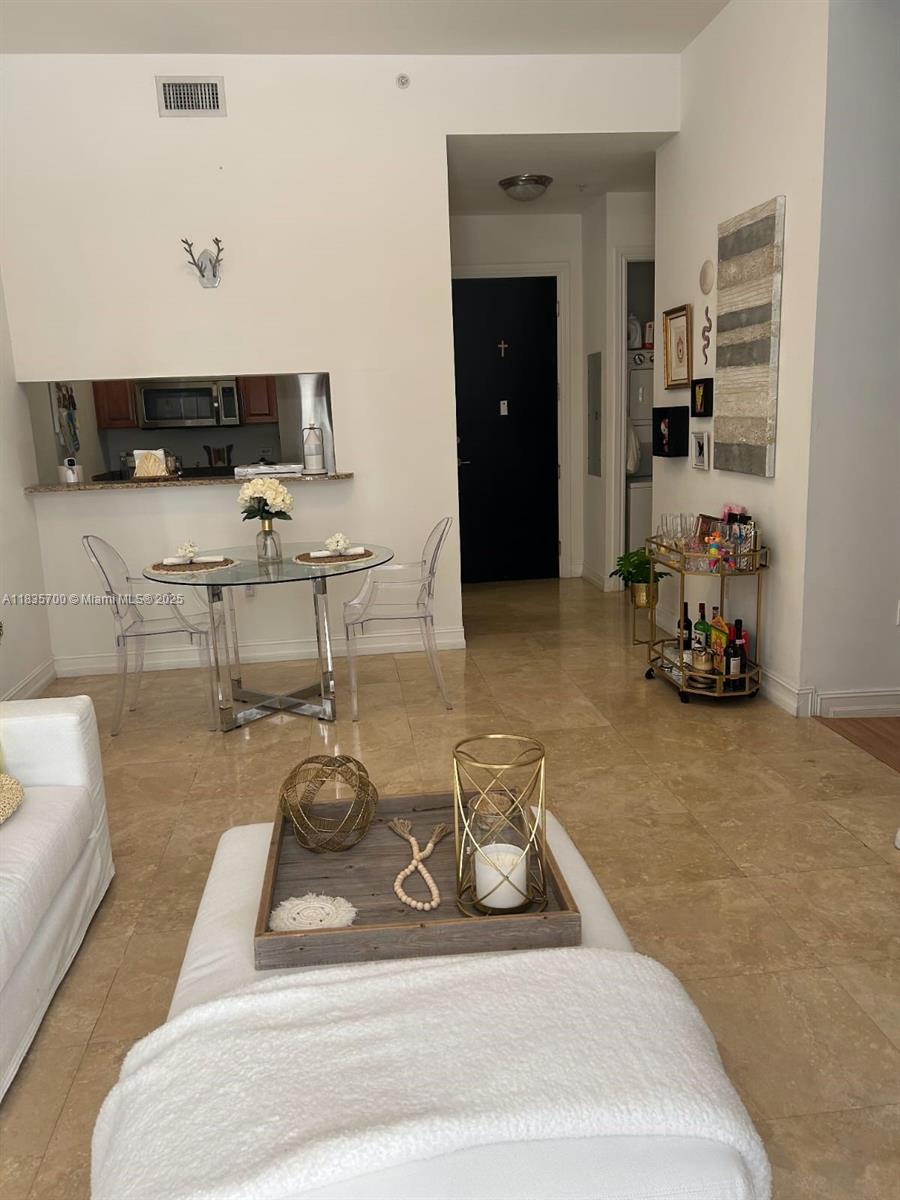 18181 NE 31st Ct 2204, Aventura, FL, 33160/$345,000 1 18181 NE 31st Ct 2204