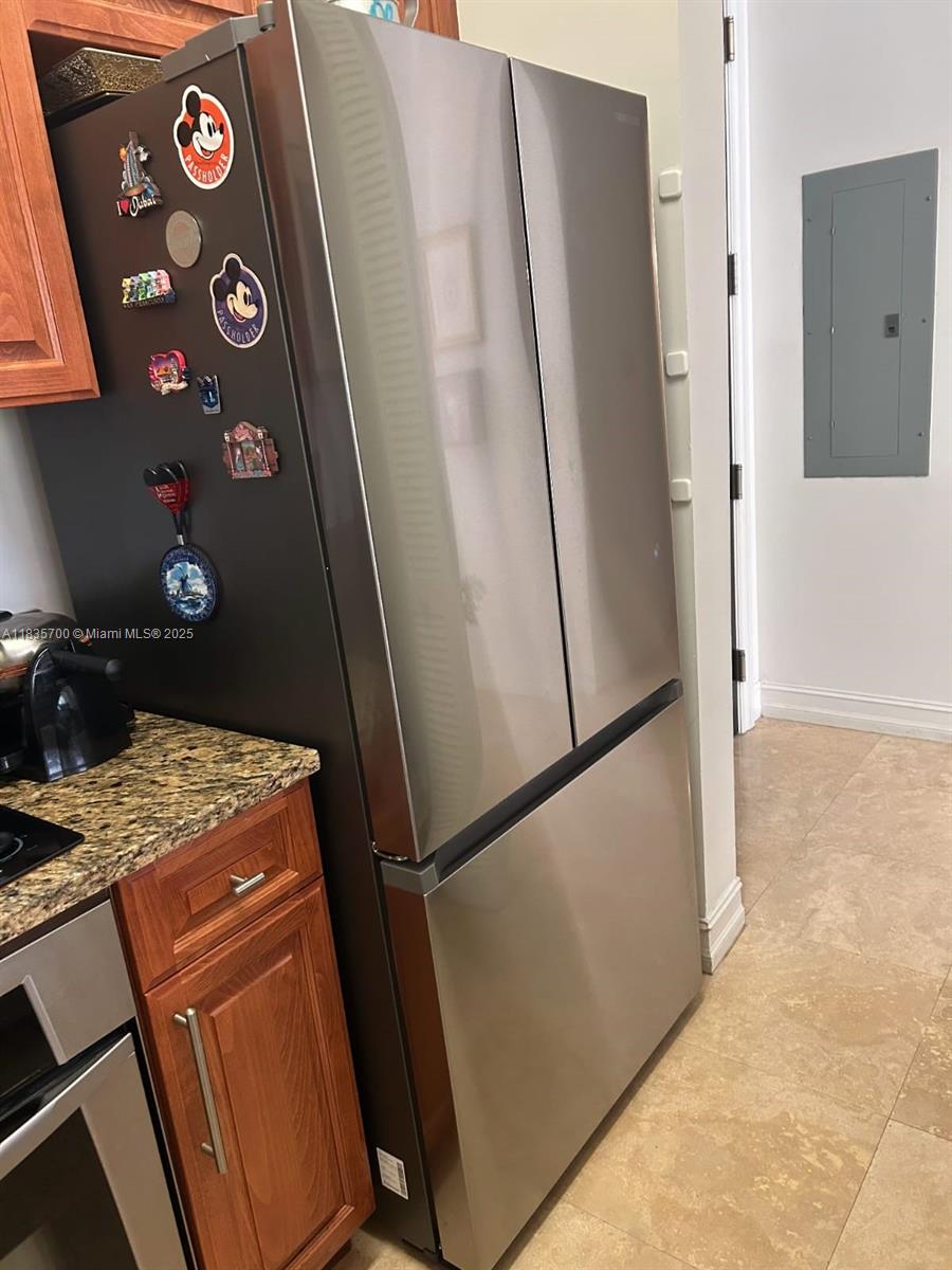 18181 NE 31st Ct 2204, Aventura, FL, 33160/$345,000 3 18181 NE 31st Ct 2204