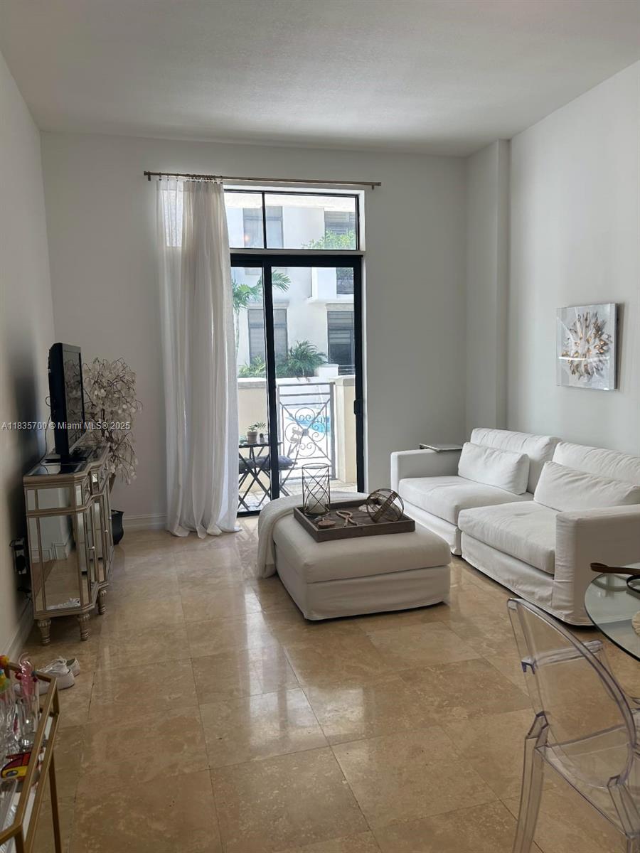 18181 NE 31st Ct 2204, Aventura, FL, 33160/$345,000 2 18181 NE 31st Ct 2204
