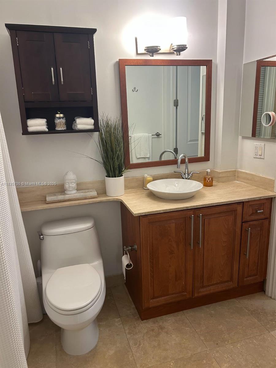 18181 NE 31st Ct 2204, Aventura, FL, 33160/$345,000 4 18181 NE 31st Ct 2204