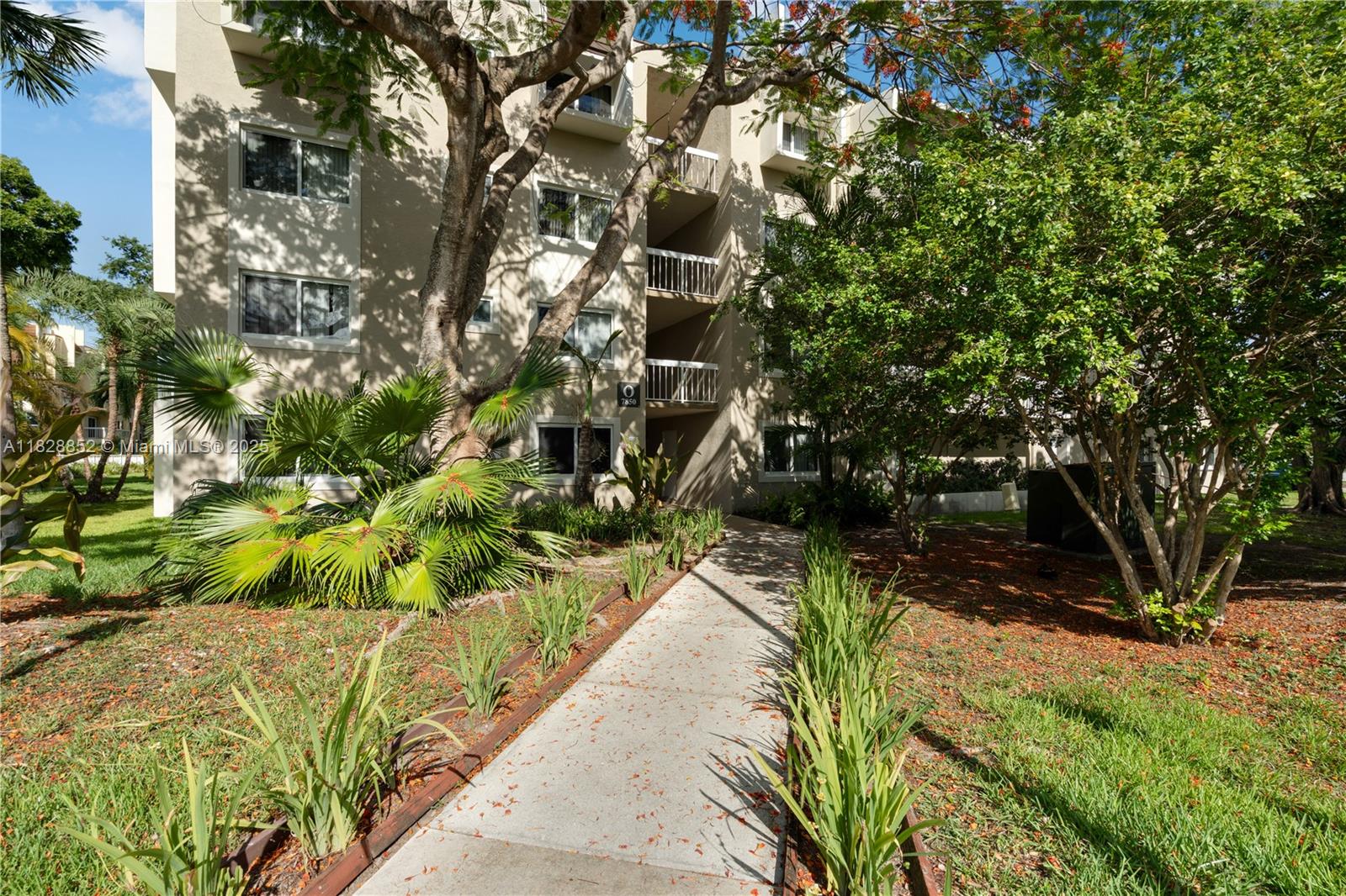 7850 Camino Real O-218