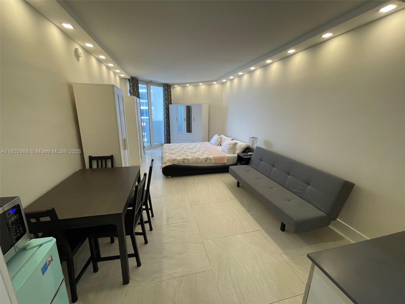 OCEAN POINT BEACH CLUB CO - Residential Lease