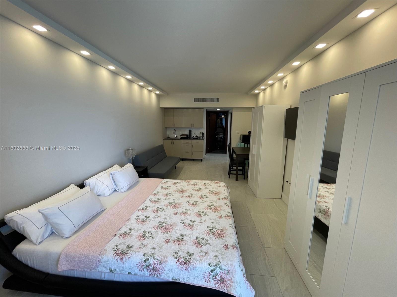 OCEAN POINT BEACH CLUB CO - Residential Lease