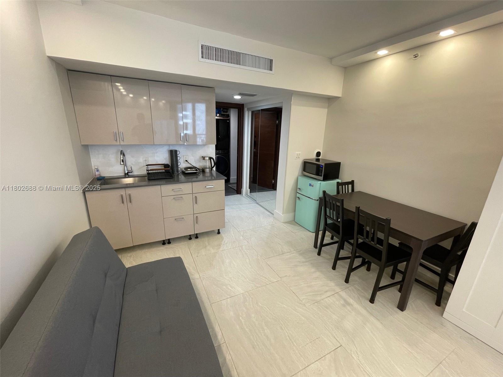 OCEAN POINT BEACH CLUB CO - Residential Lease