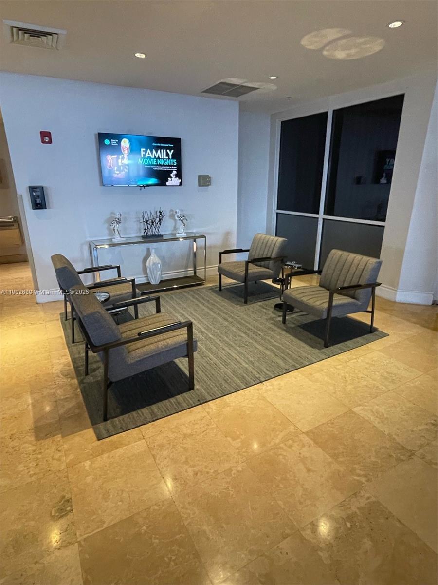 OCEAN POINT BEACH CLUB CO - Residential Lease