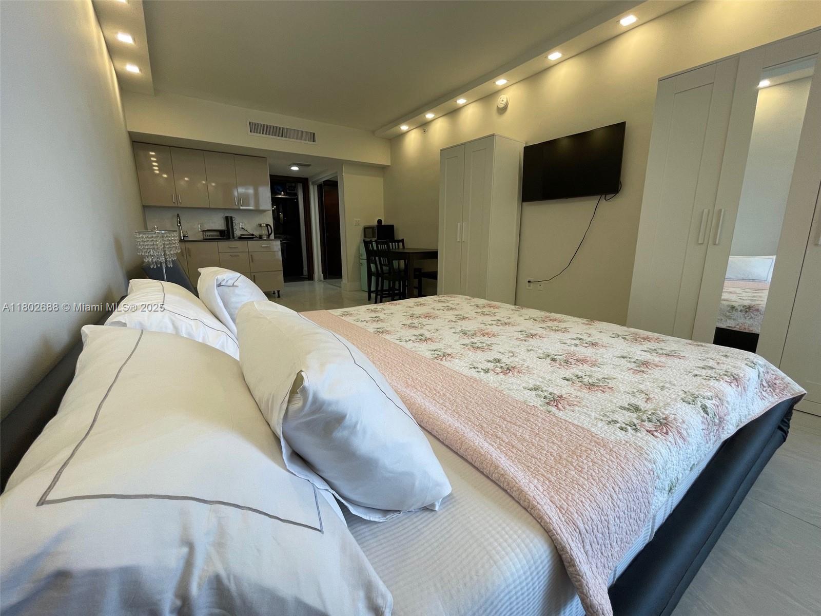 OCEAN POINT BEACH CLUB CO - Residential Lease