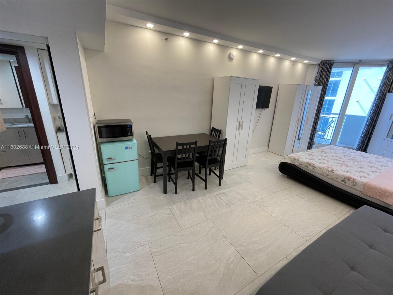 OCEAN POINT BEACH CLUB CO - Residential Lease