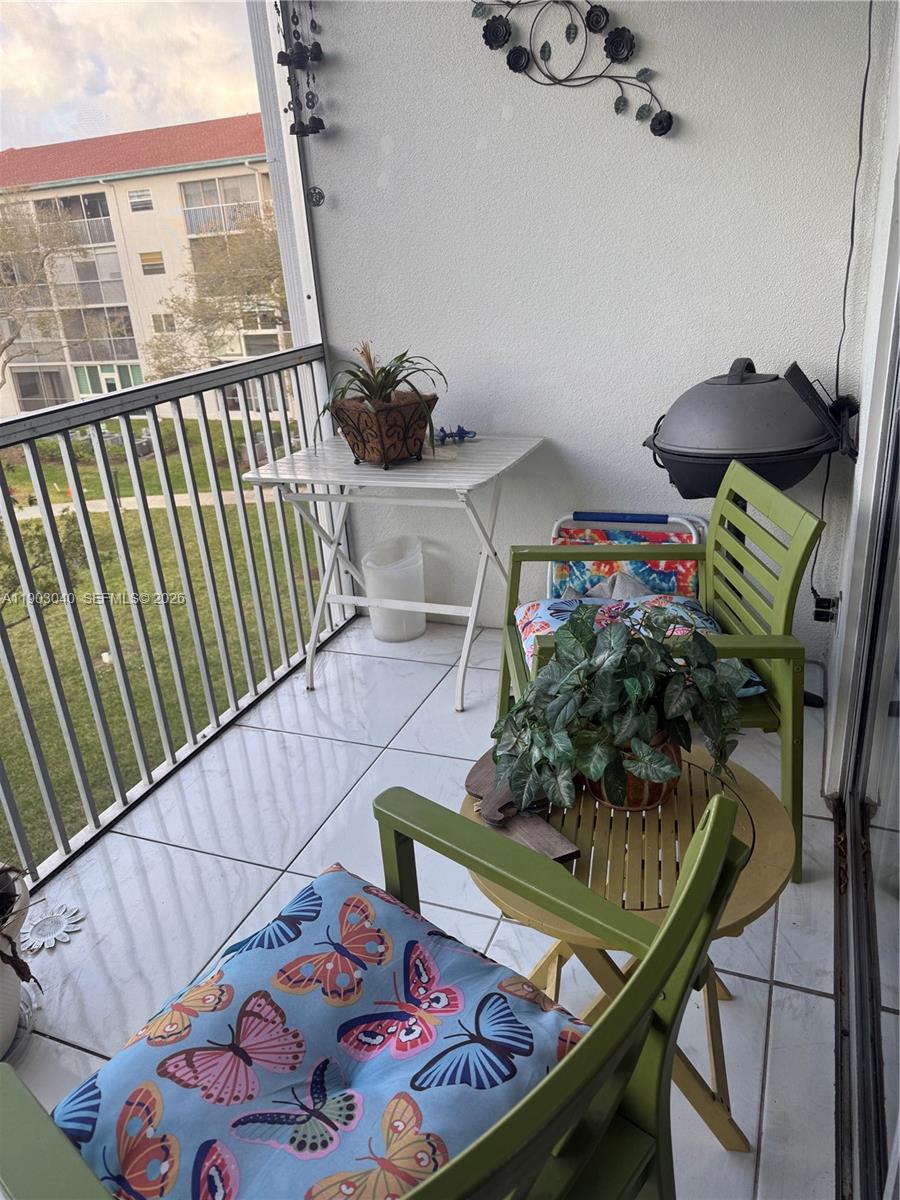 CAMBRIDGE AT CENTURY VILL - Residential