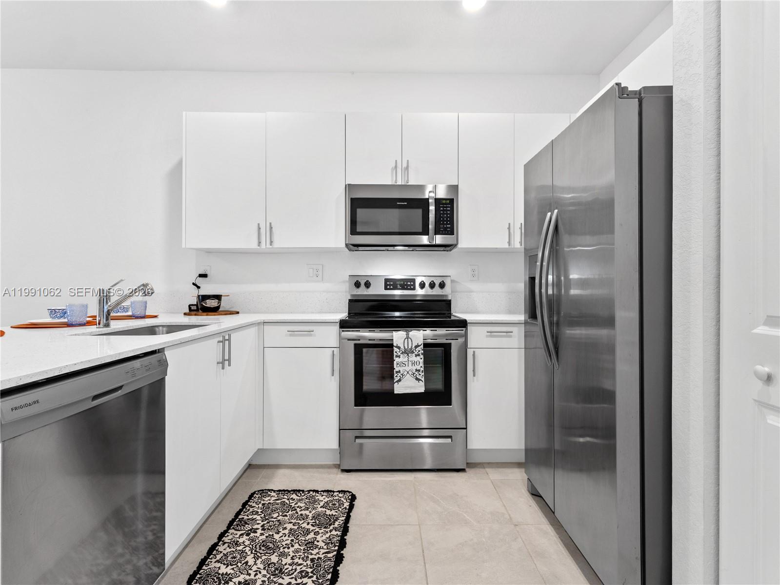 PINE VISTA - Residential
