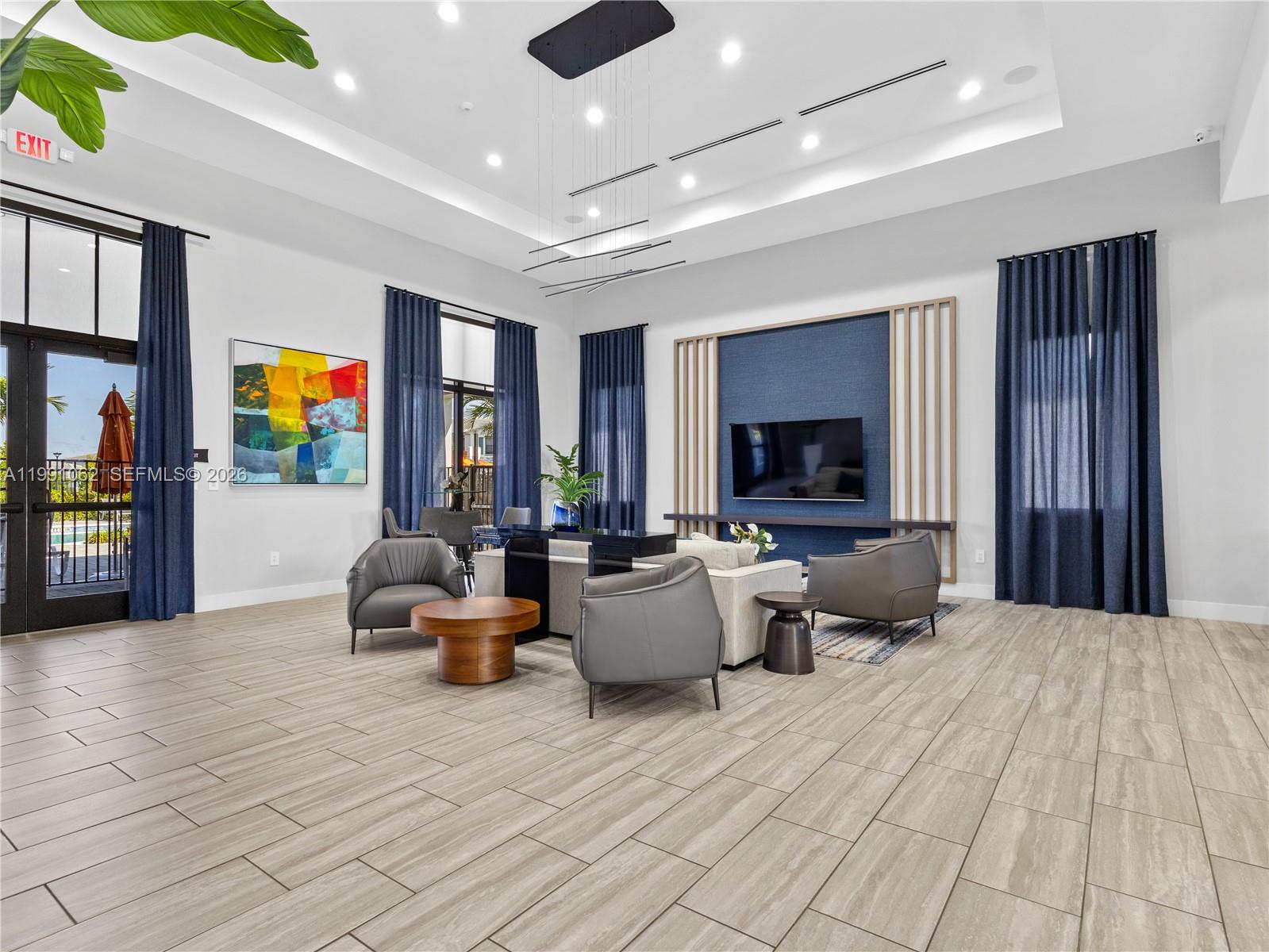 PINE VISTA - Residential
