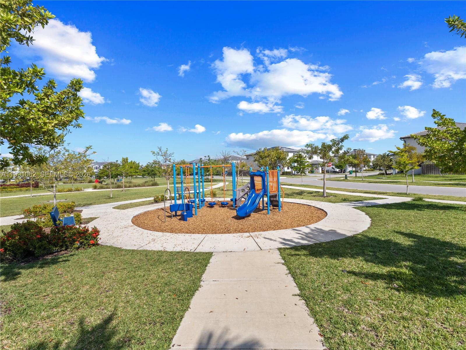 PINE VISTA - Residential