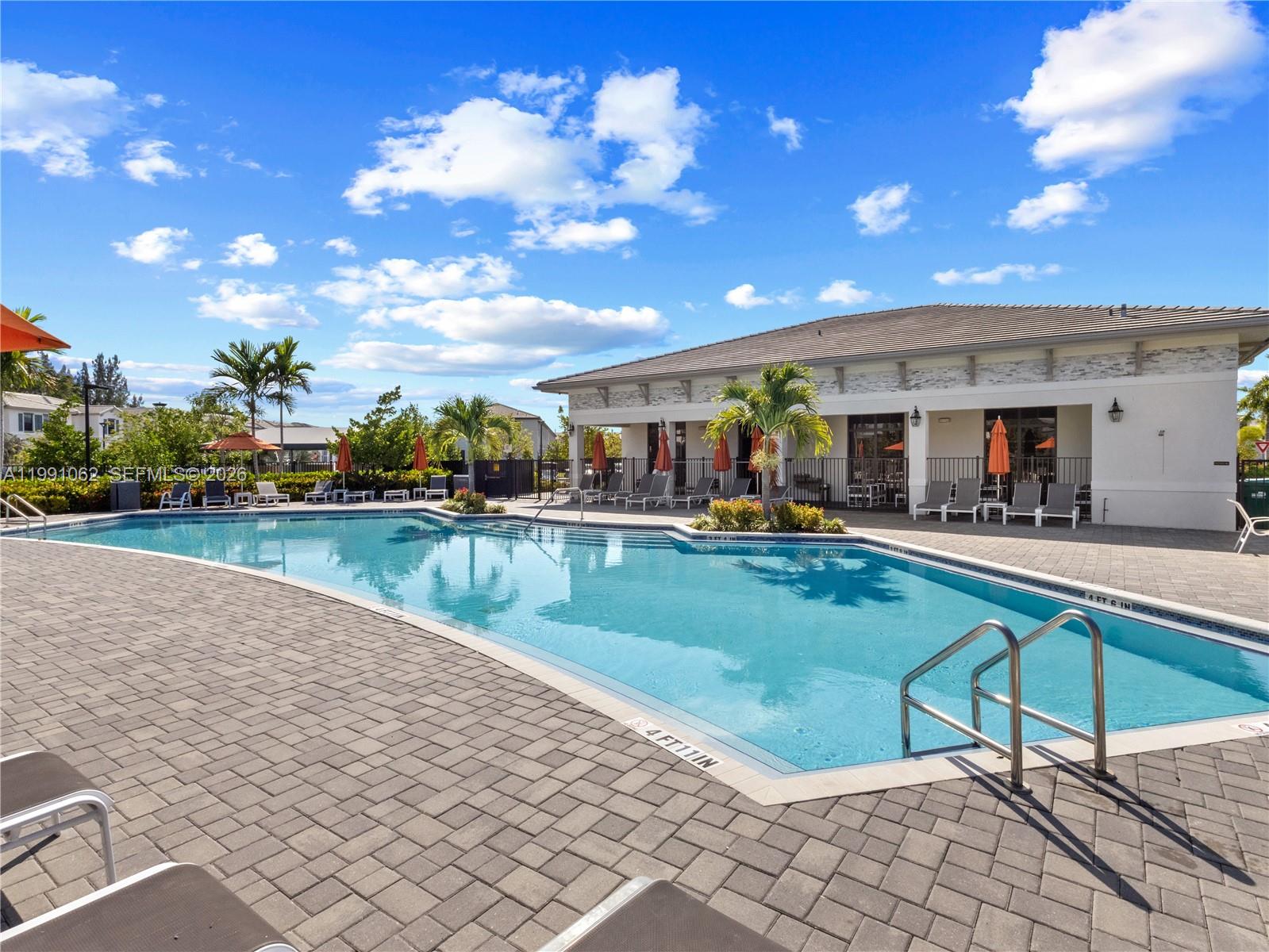 PINE VISTA - Residential