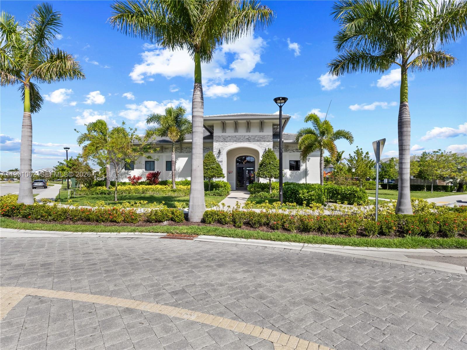 PINE VISTA - Residential