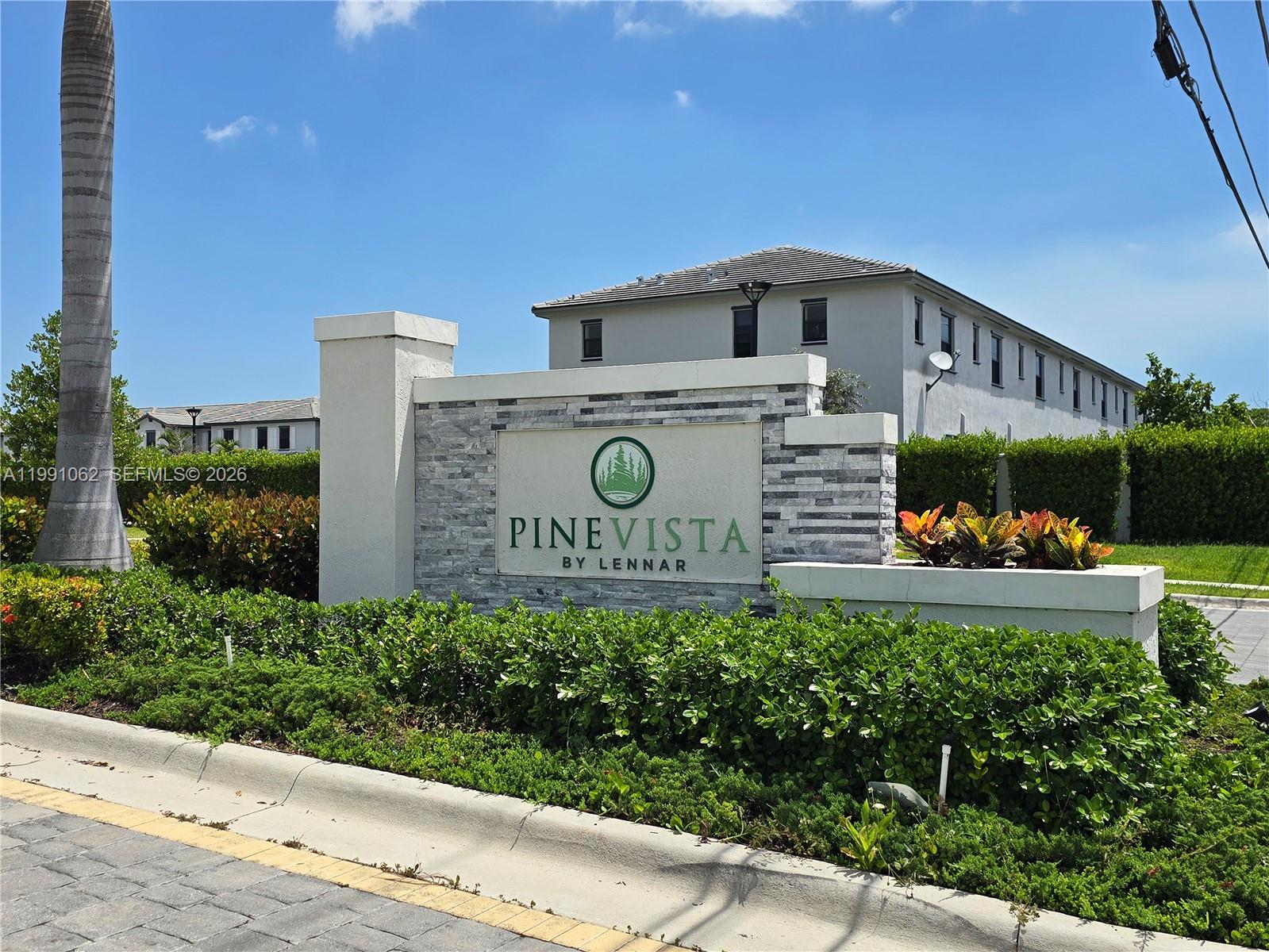 PINE VISTA - Residential